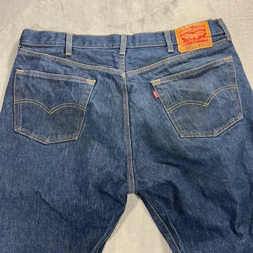 LEVI'S 501 Original Fit Jeans Mens 42x32 Dark Indigo Blue Button Fly Classic
